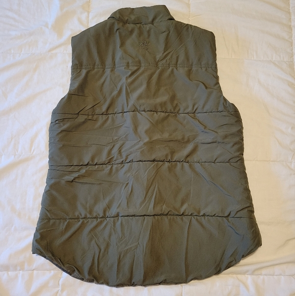 Legendary Whitetails Women's Quilted Toggle Puffer Vest- size Medium. - Picture 2 of 5